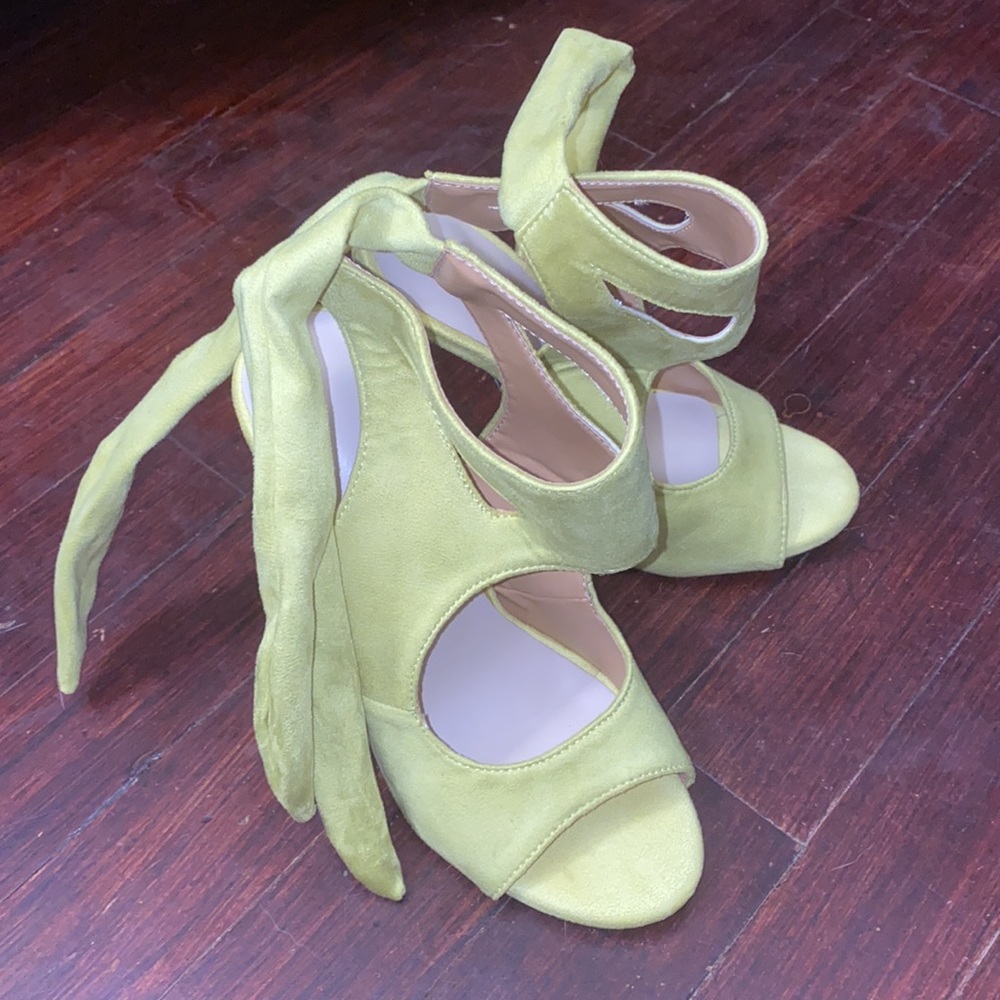 Neon yellow/green heels size 34 - Picture 3 of 5